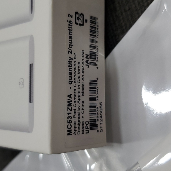 iPad camera connection kit #1117 - Picture 3 of 6